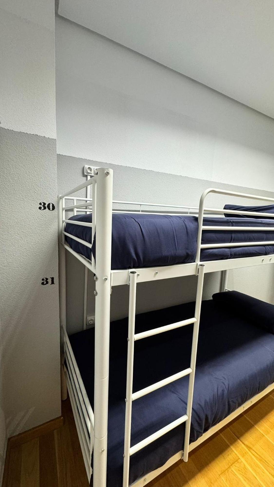 Hostel Puerta Del Angel 马德里 外观 照片