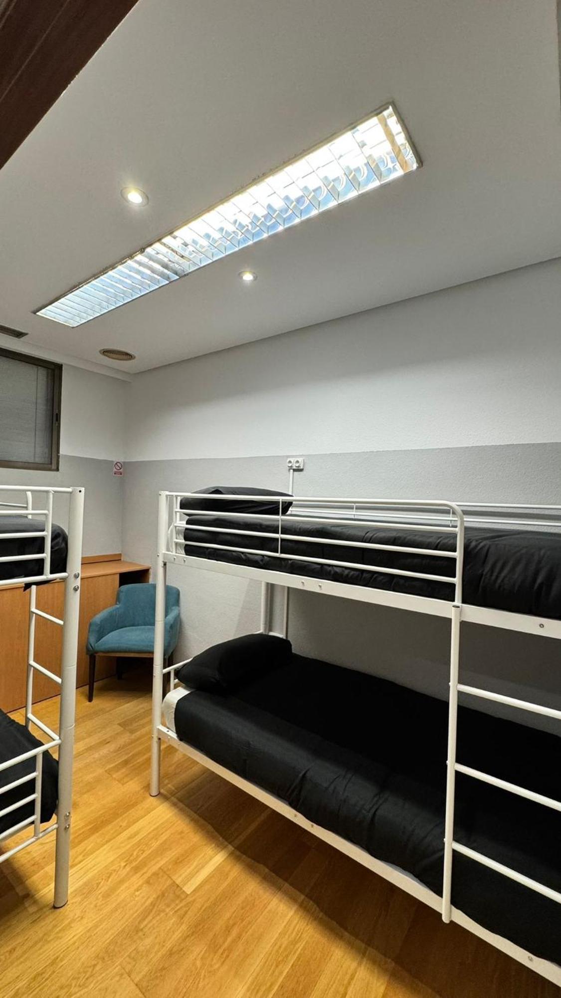 Hostel Puerta Del Angel 马德里 外观 照片