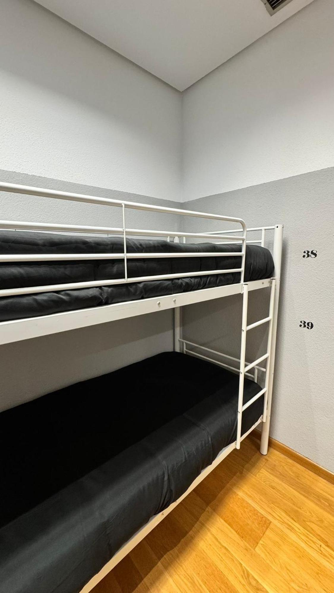 Hostel Puerta Del Angel 马德里 外观 照片