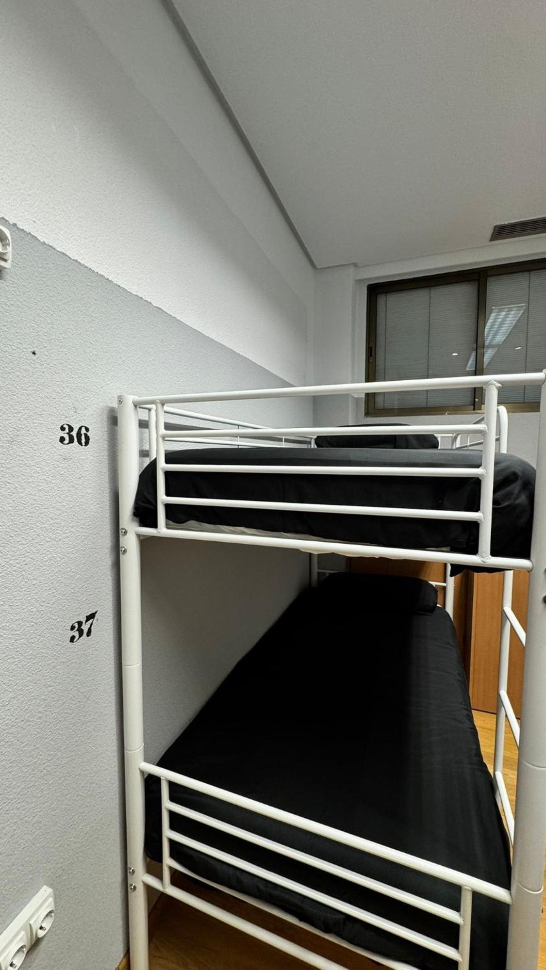 Hostel Puerta Del Angel 马德里 外观 照片