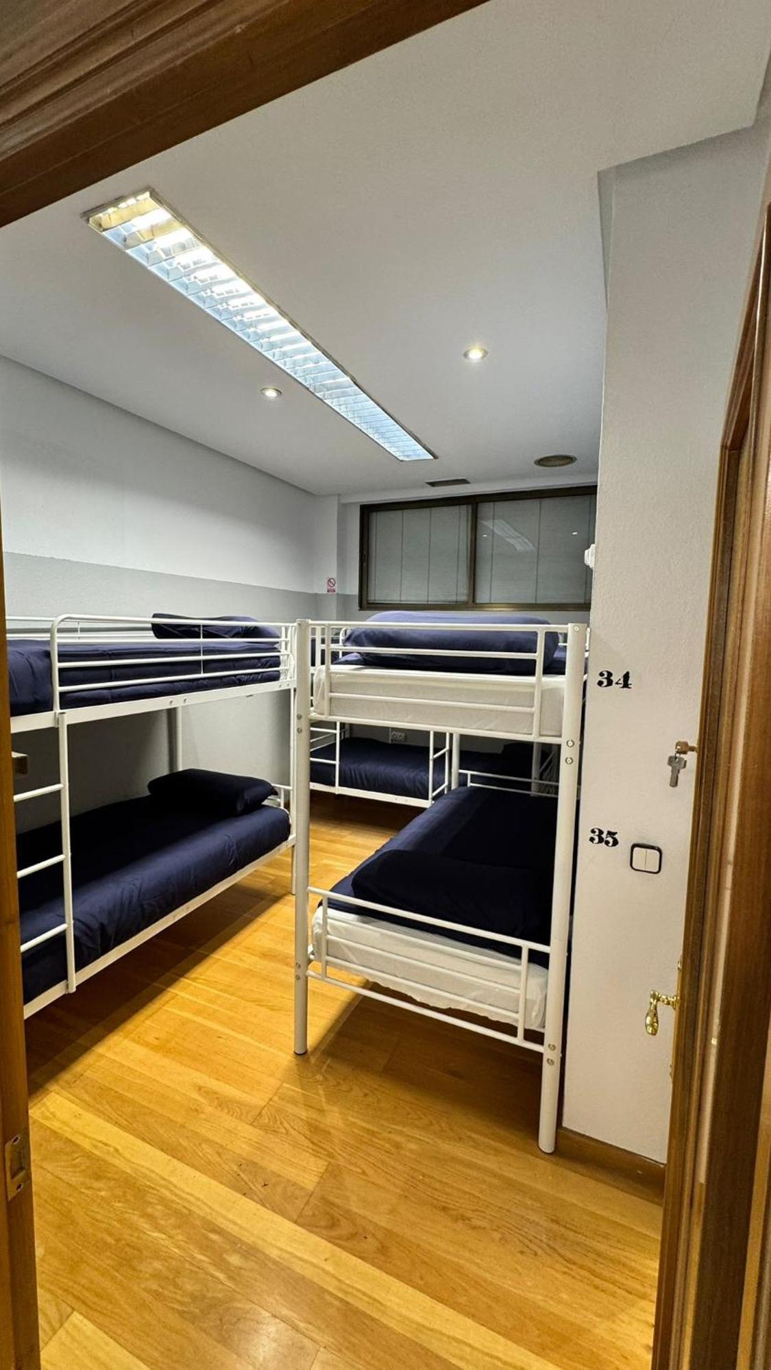 Hostel Puerta Del Angel 马德里 外观 照片