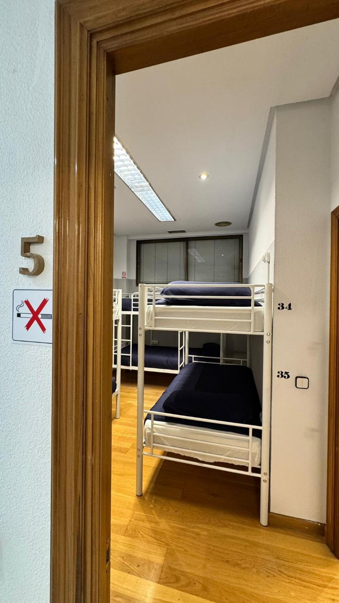 Hostel Puerta Del Angel 马德里 外观 照片