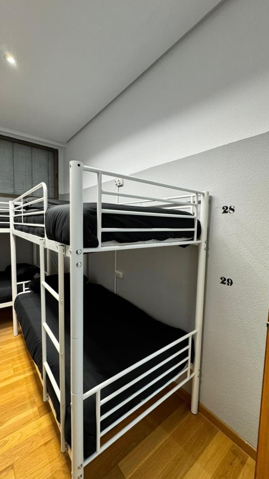 Hostel Puerta Del Angel 马德里 外观 照片