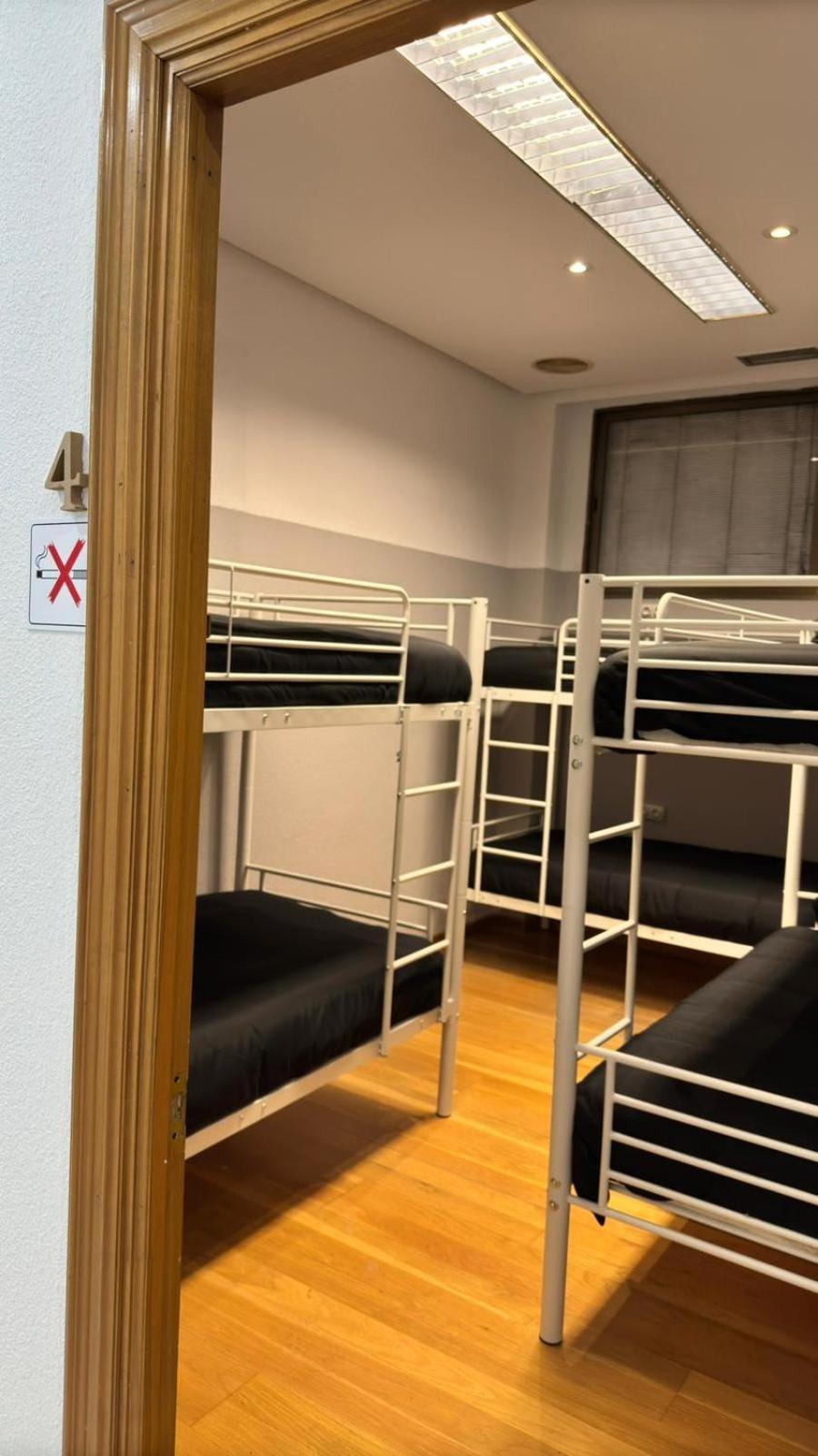 Hostel Puerta Del Angel 马德里 外观 照片