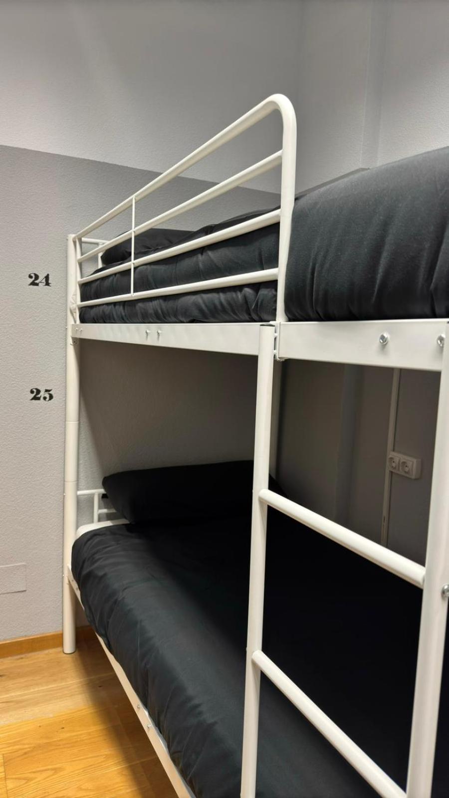 Hostel Puerta Del Angel 马德里 外观 照片