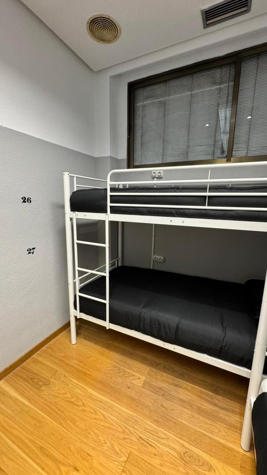 Hostel Puerta Del Angel 马德里 外观 照片