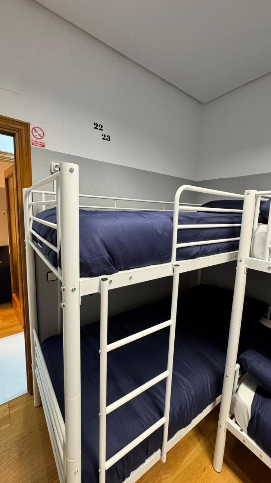 Hostel Puerta Del Angel 马德里 外观 照片