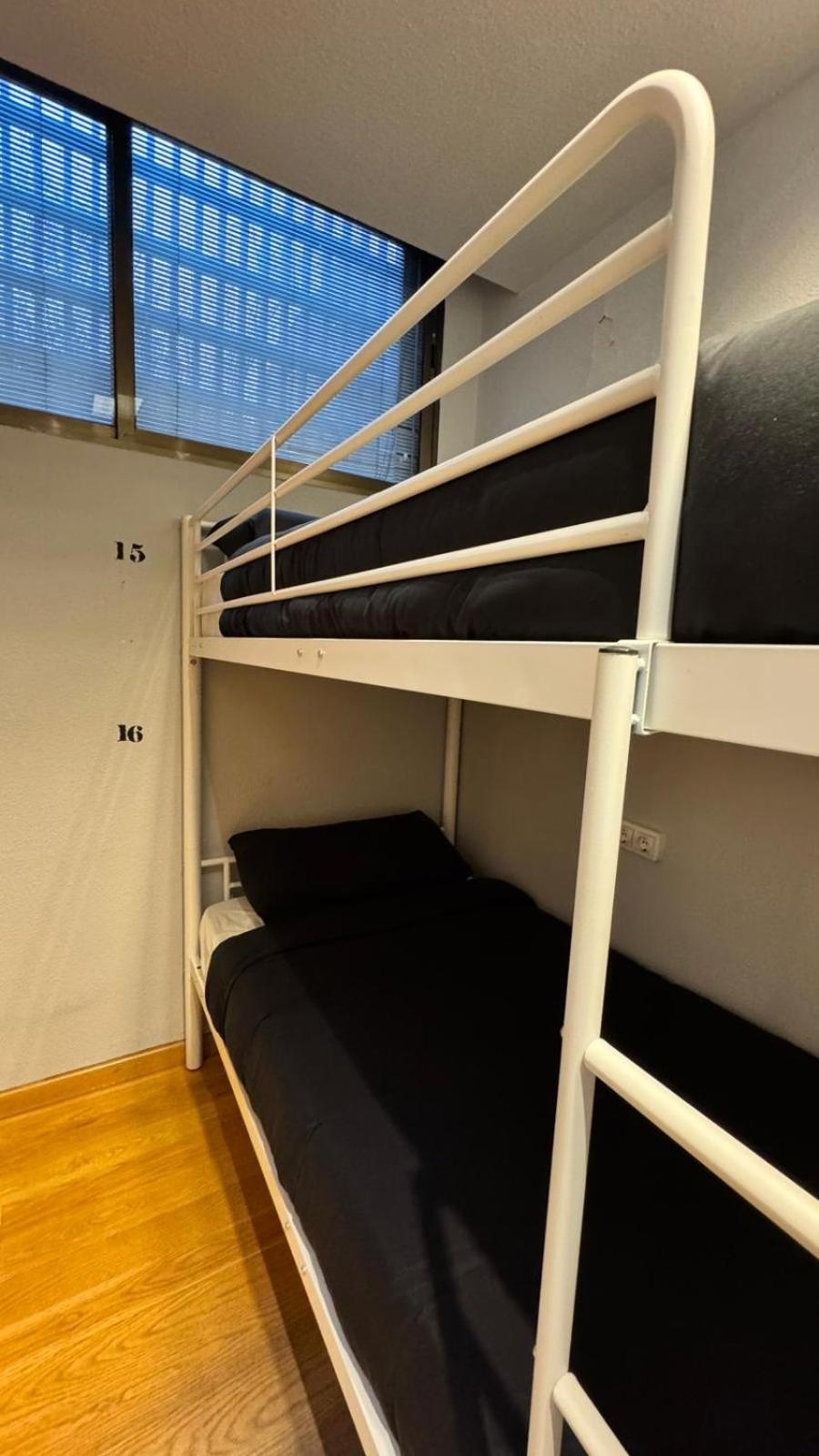 Hostel Puerta Del Angel 马德里 外观 照片