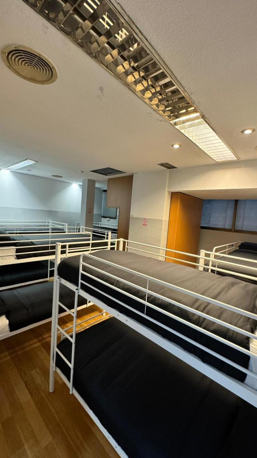Hostel Puerta Del Angel 马德里 外观 照片