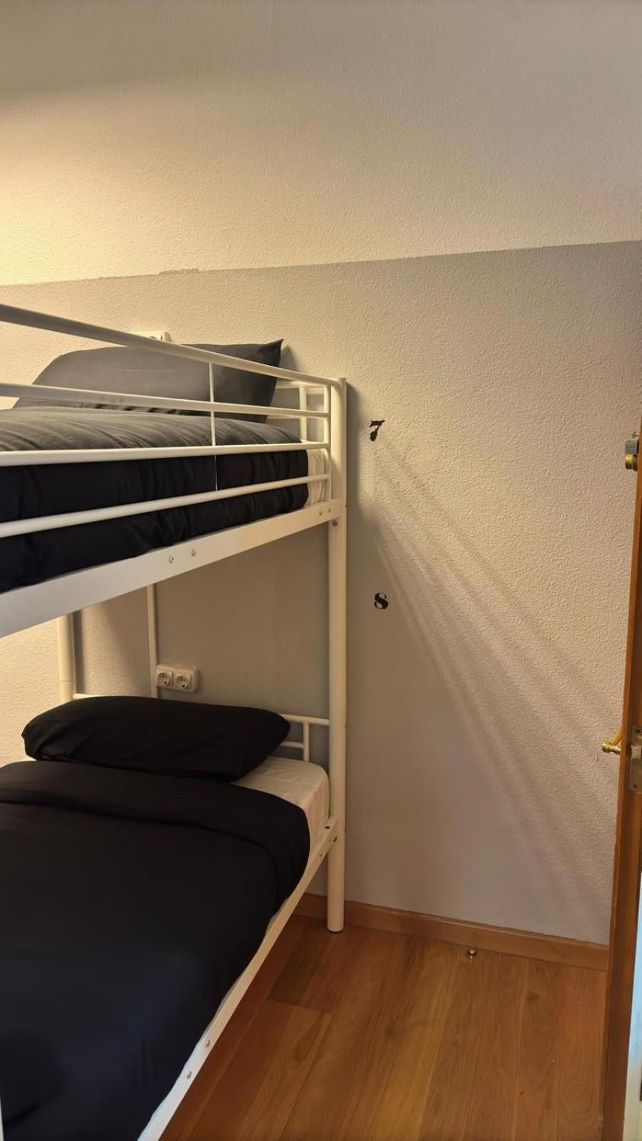 Hostel Puerta Del Angel 马德里 外观 照片