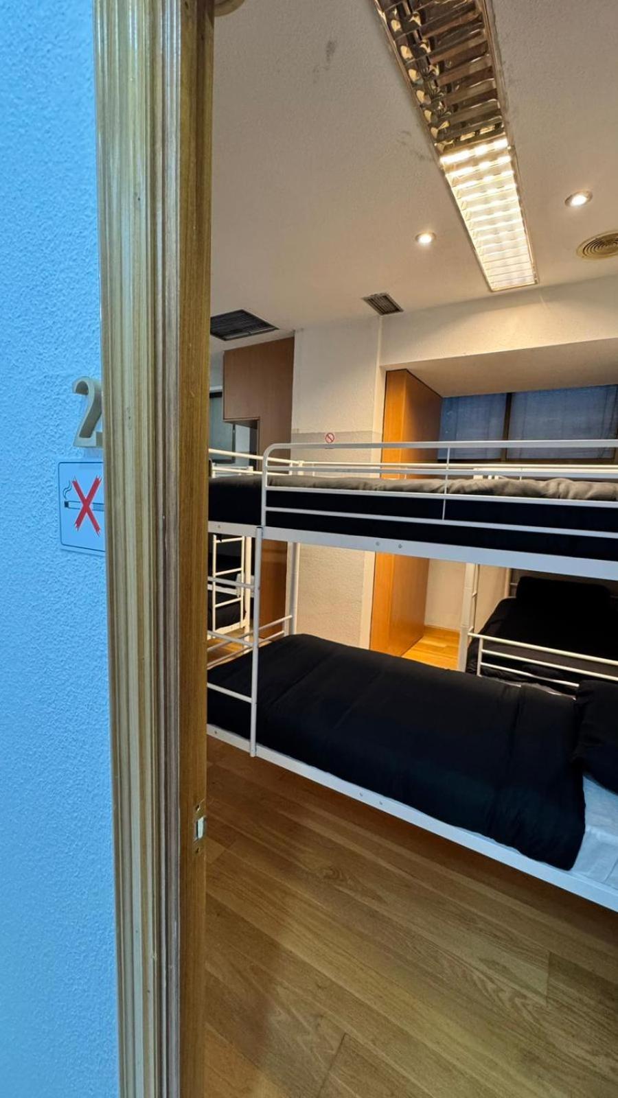 Hostel Puerta Del Angel 马德里 外观 照片