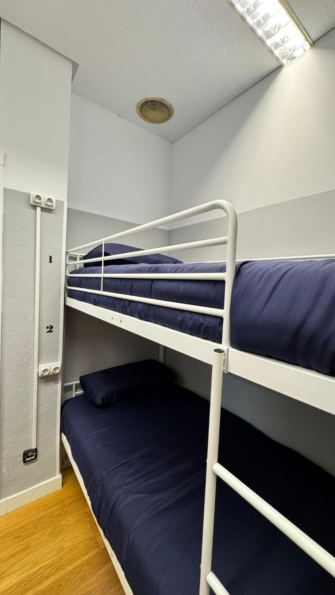 Hostel Puerta Del Angel 马德里 外观 照片