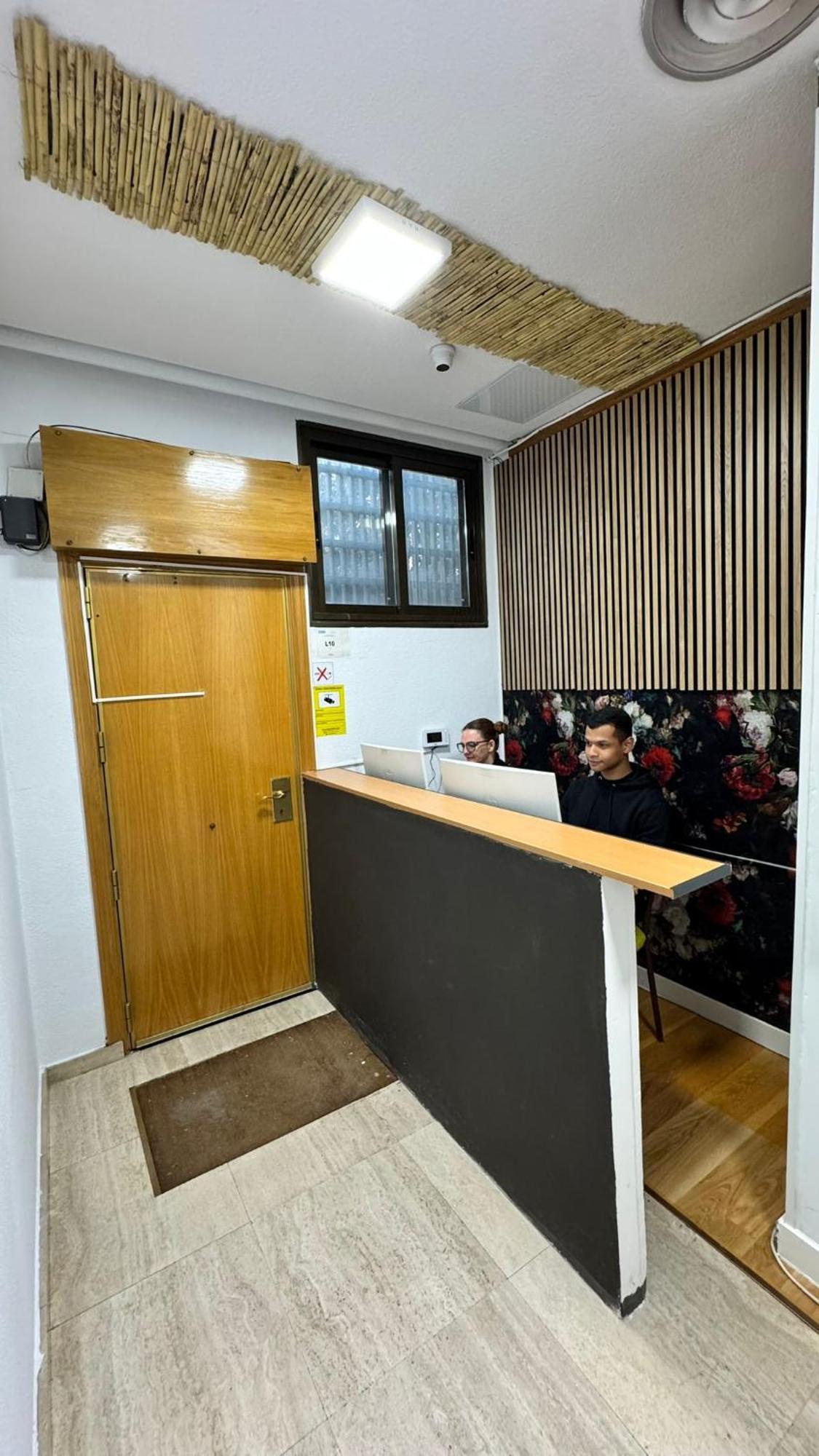 Hostel Puerta Del Angel 马德里 外观 照片