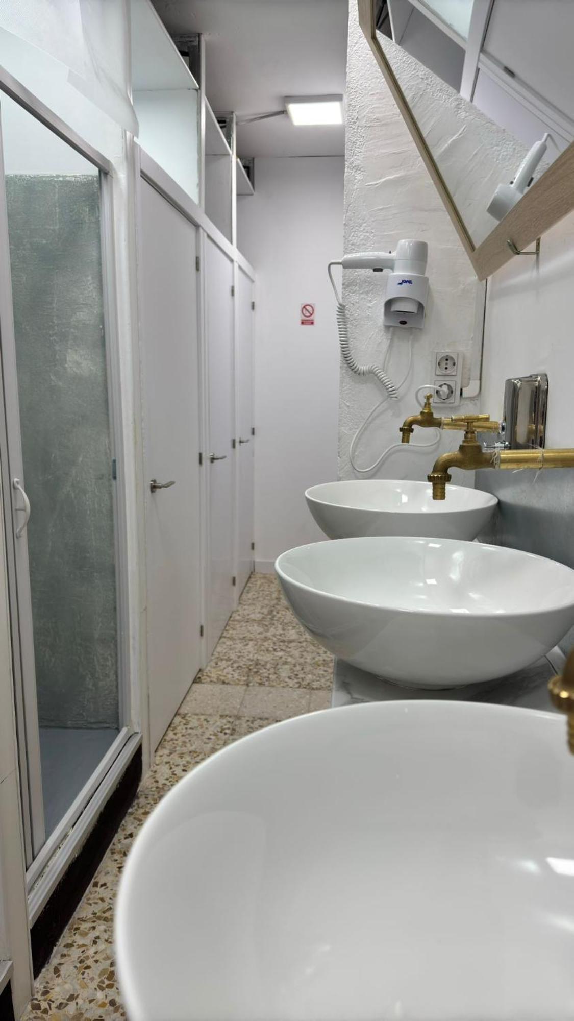 Hostel Puerta Del Angel 马德里 外观 照片